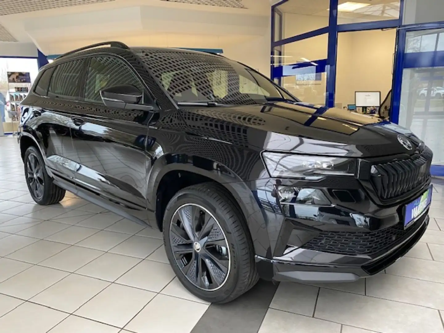 Skoda Karoq 1.5 TSI DSG SPORTLINE,AHK,ACC,RFK,CANTON Černá - 1