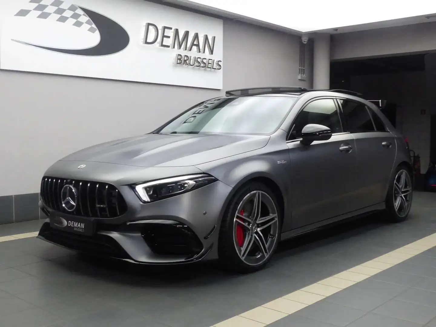 Mercedes-Benz A 45 AMG S 4-MATIC* Pack aero * Toit Pano *Burmester Grau - 1