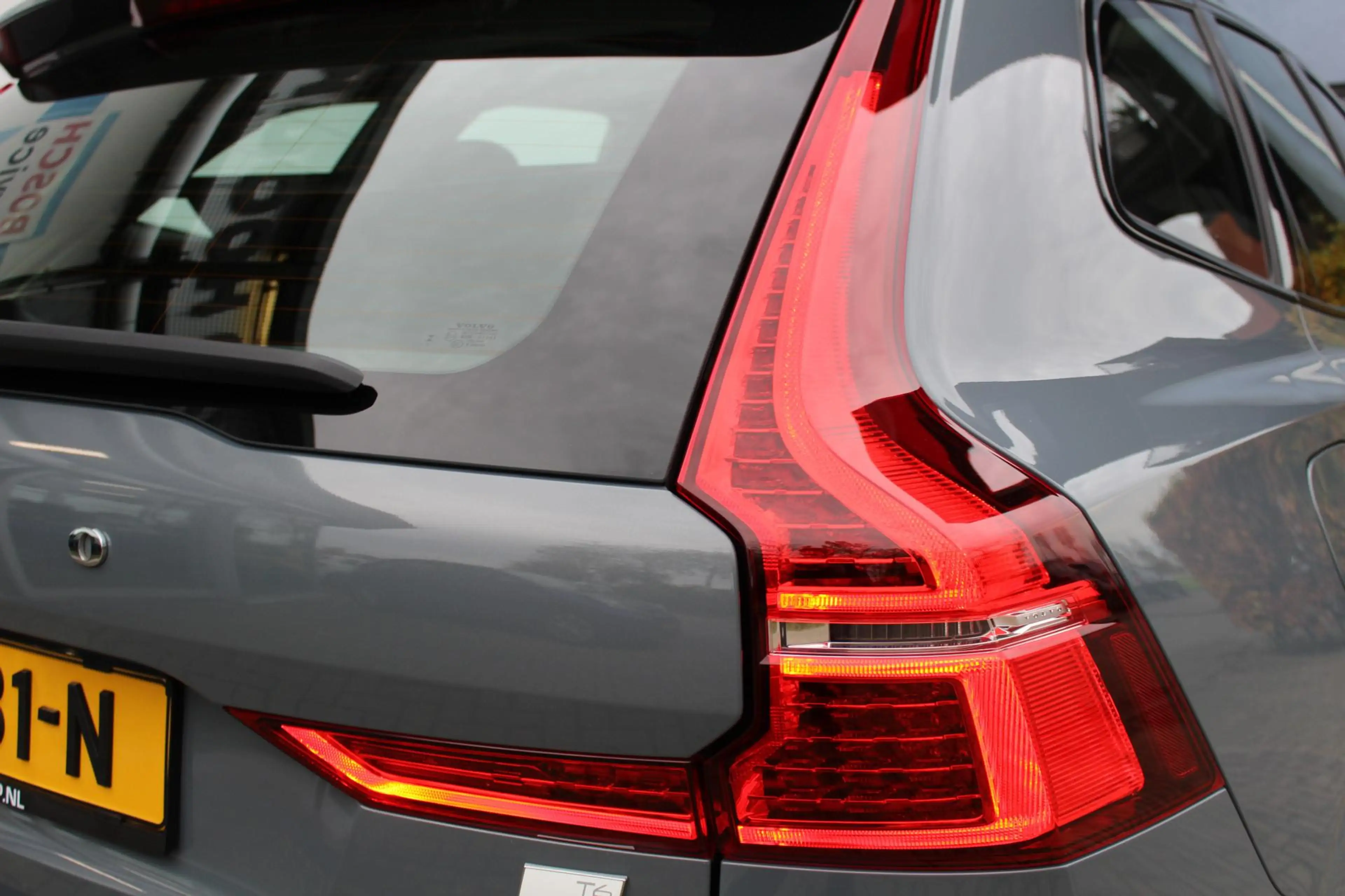 Volvo XC60 2.0 T6 Plug-in hybrid AWD Plus Dark | Incl. 12 maa — photo 13