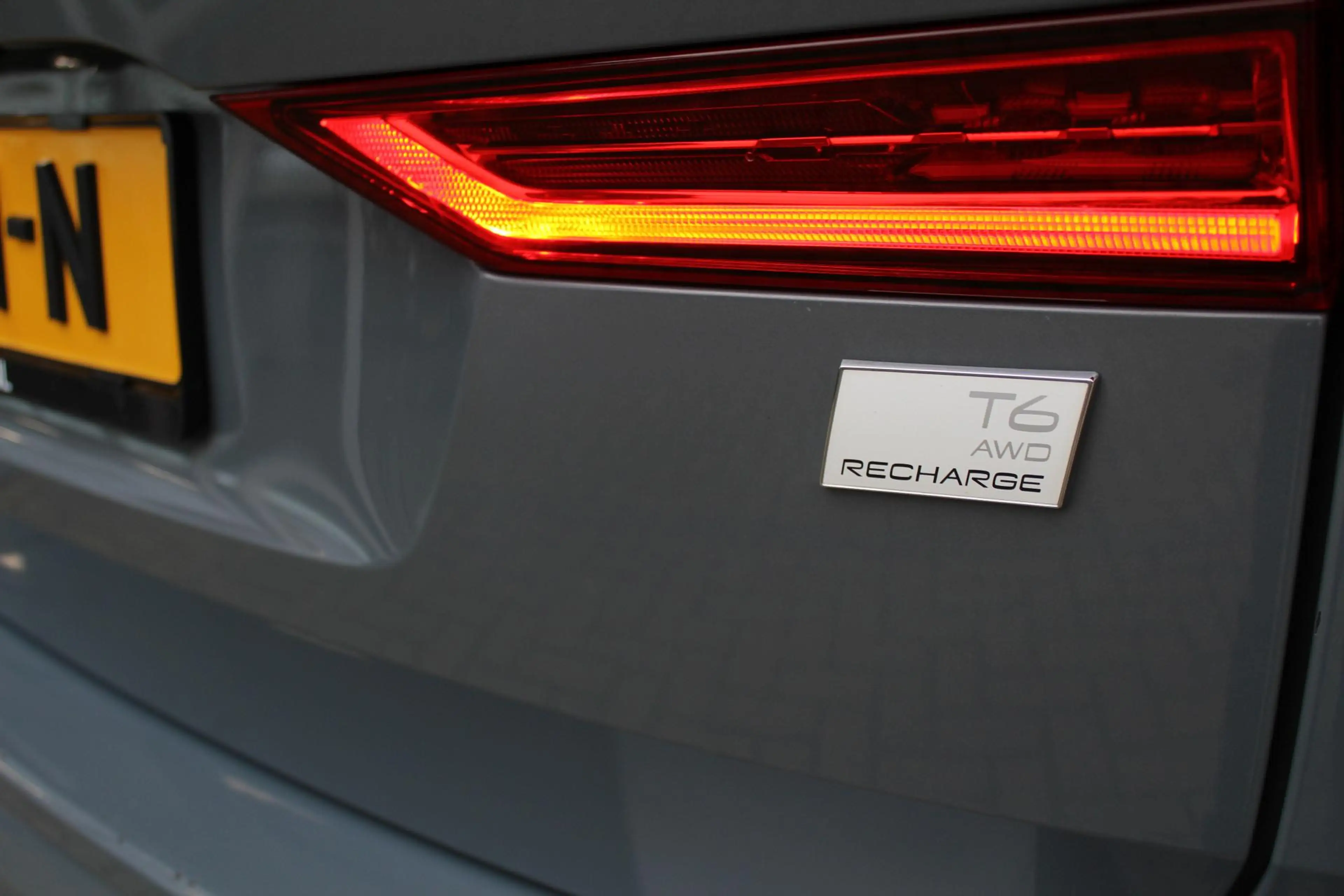 Volvo XC60 2.0 T6 Plug-in hybrid AWD Plus Dark | Incl. 12 maa — photo 14