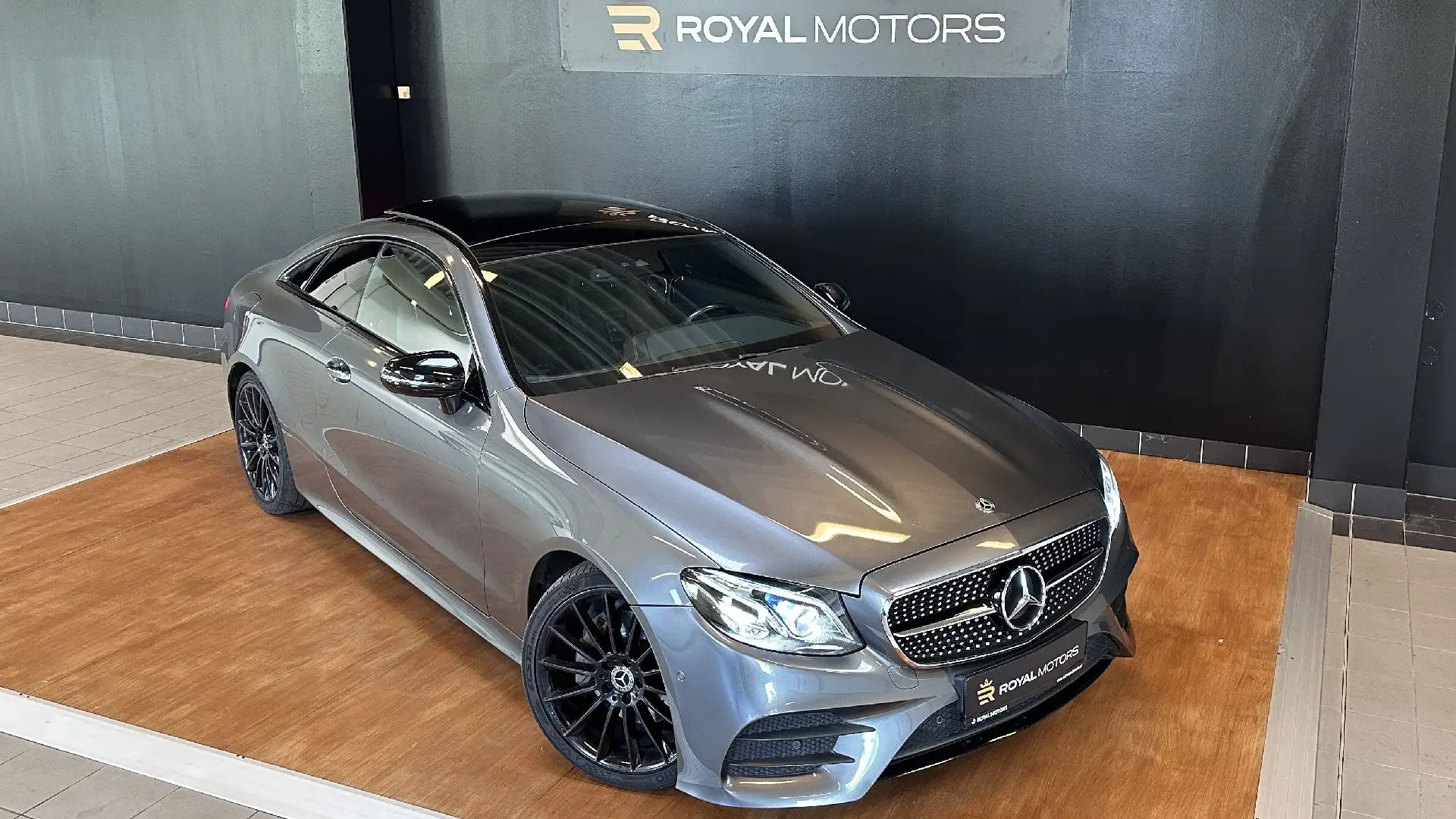 Mercedes-Benz E 220 E-Coupe E 220 d AMG-Line Grau - 2