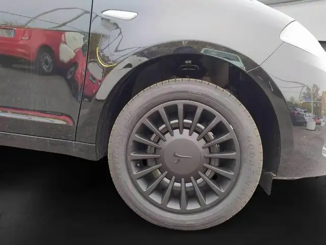 Lancia Ypsilon view 3
