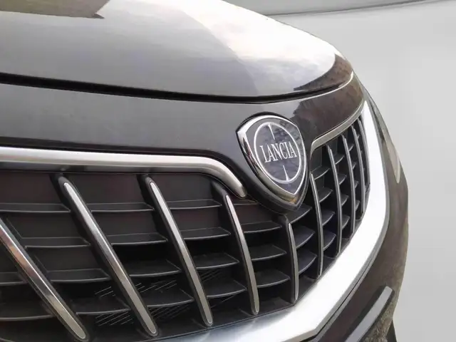 Lancia Ypsilon view 4