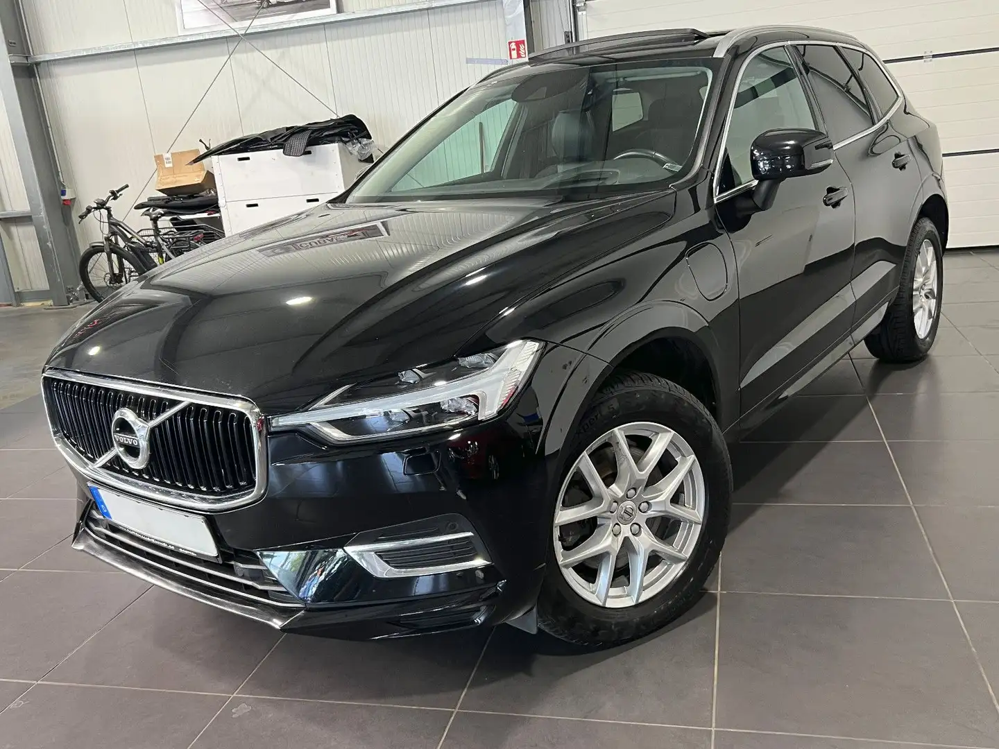 Volvo XC60 2.0 Hybrid AWD **LED*Navi*Panoram*Kamera** Schwarz - 1