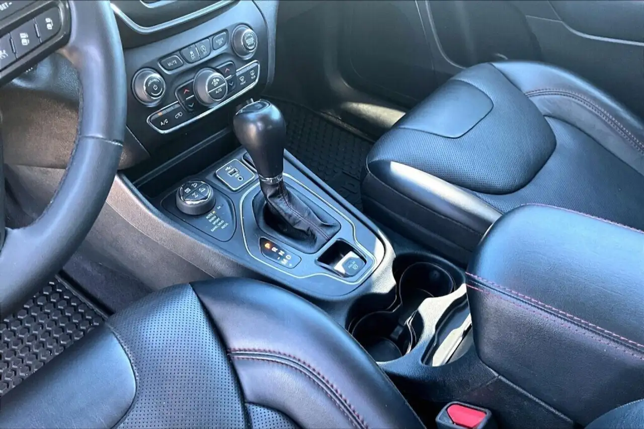 Jeep Cherokee снимка Jeep Cherokee