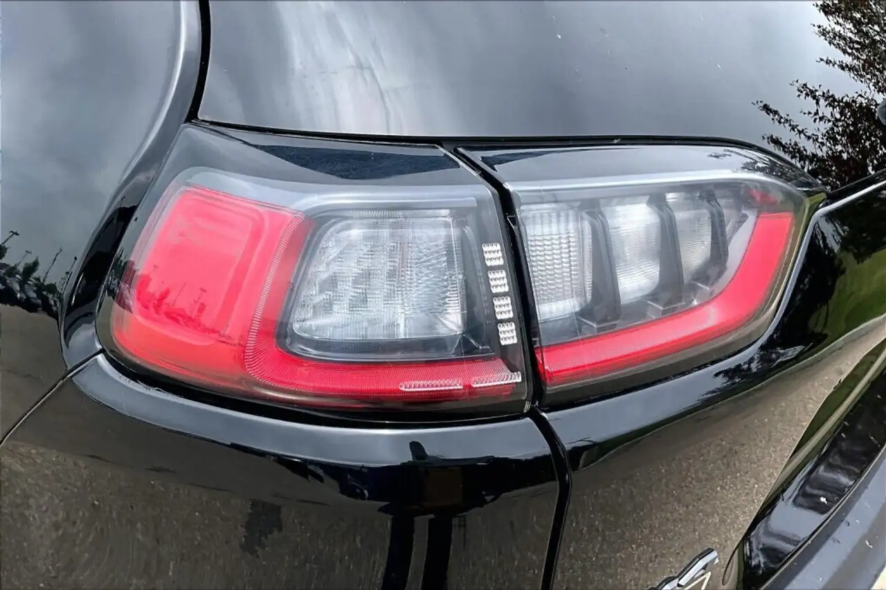 Jeep Cherokee снимка Jeep Cherokee