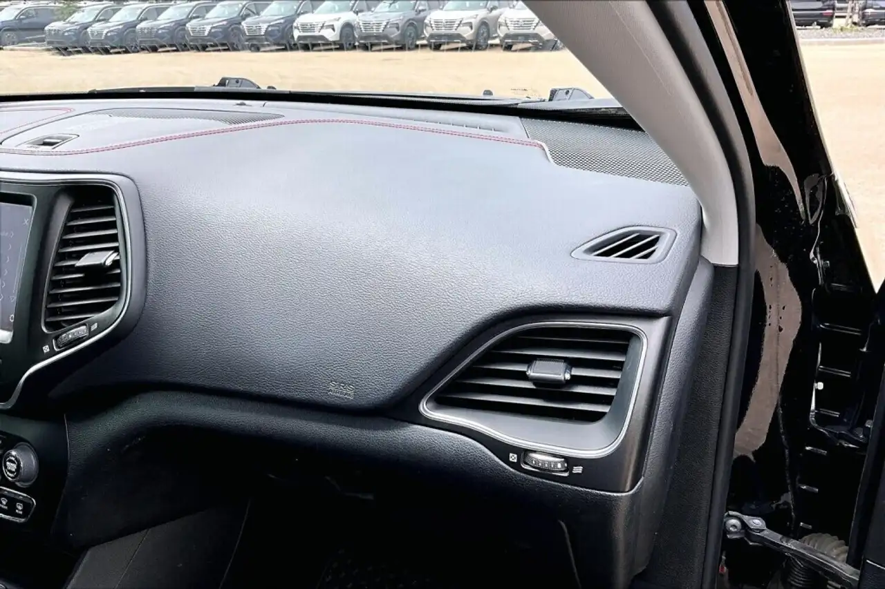 Jeep Cherokee снимка Jeep Cherokee