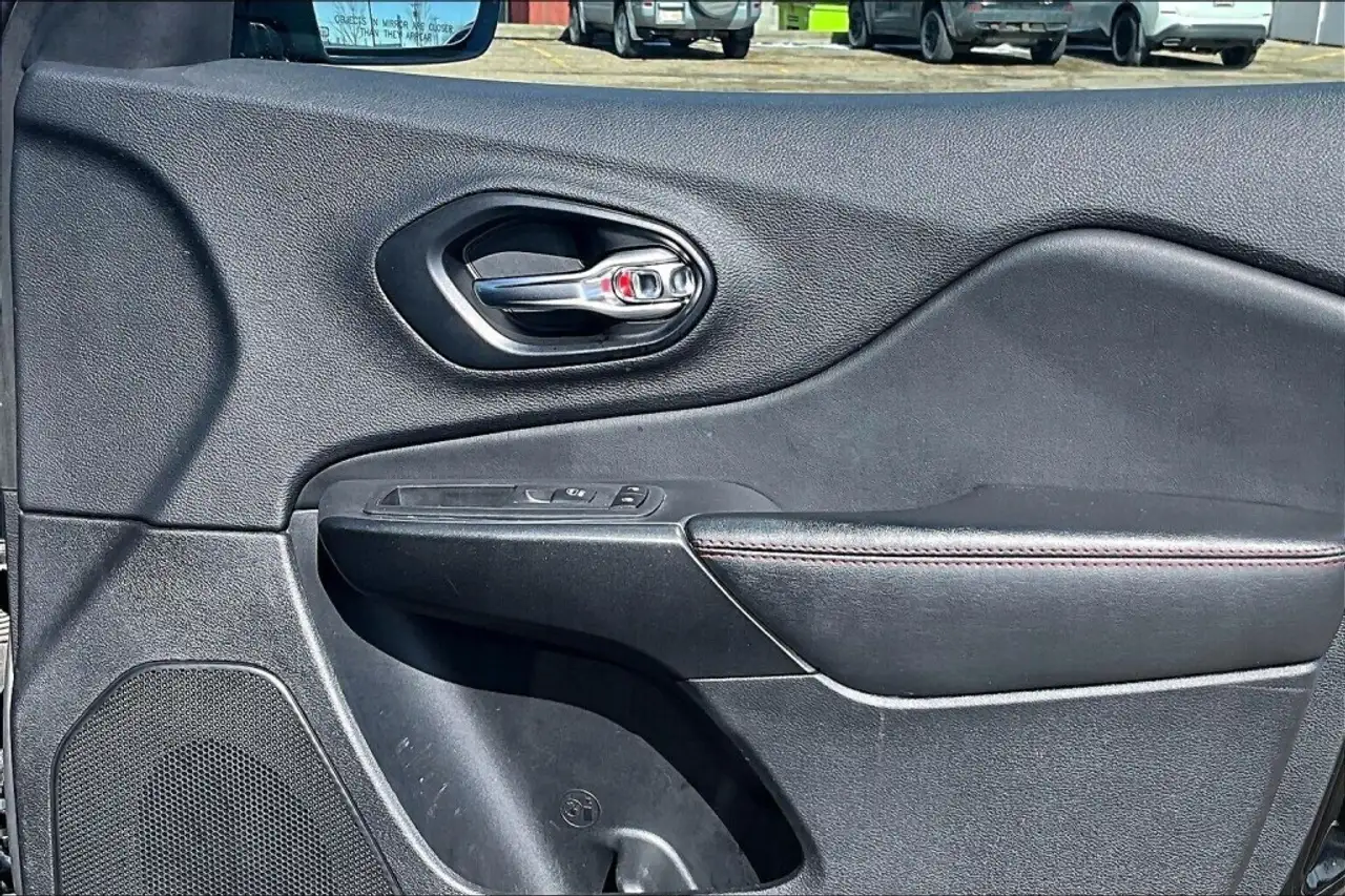 Jeep Cherokee снимка Jeep Cherokee