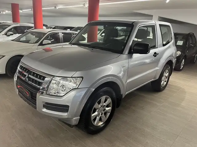 Mitsubishi Pajero 3.2 DID 4×4 CR 200 CV 3 porte
