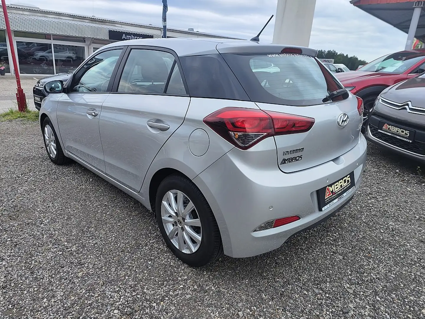 Hyundai i20 1,1 CRDi Limited Plus Silber - 2