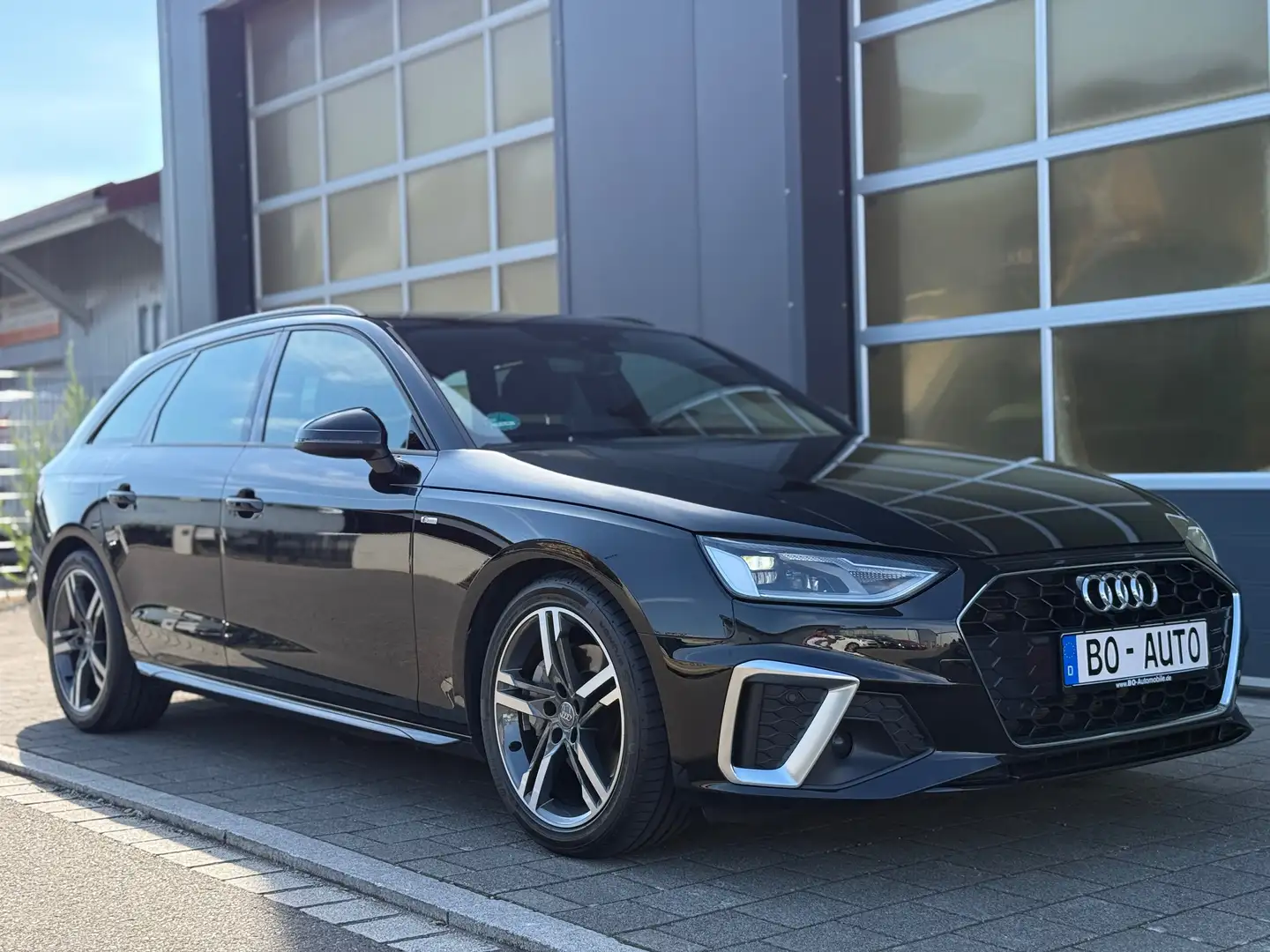 Audi A4 Avant 40 TDI S-Line Leder Navi+ Kamera DAB 18 SHzg Noir - 1