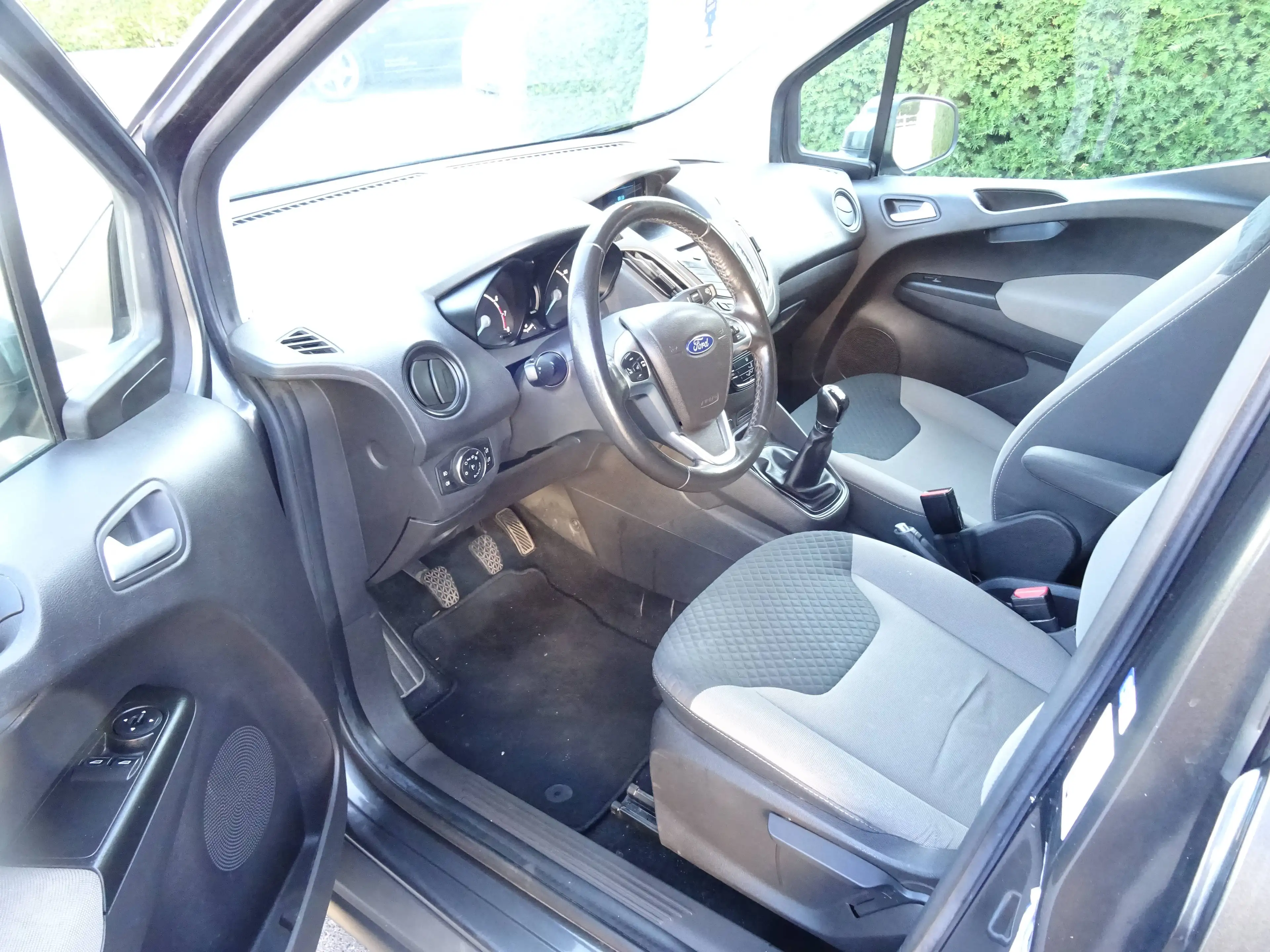 Ford Tourneo Courier Tourneo Courier 1.0 EcoBoost Sport — photo 6