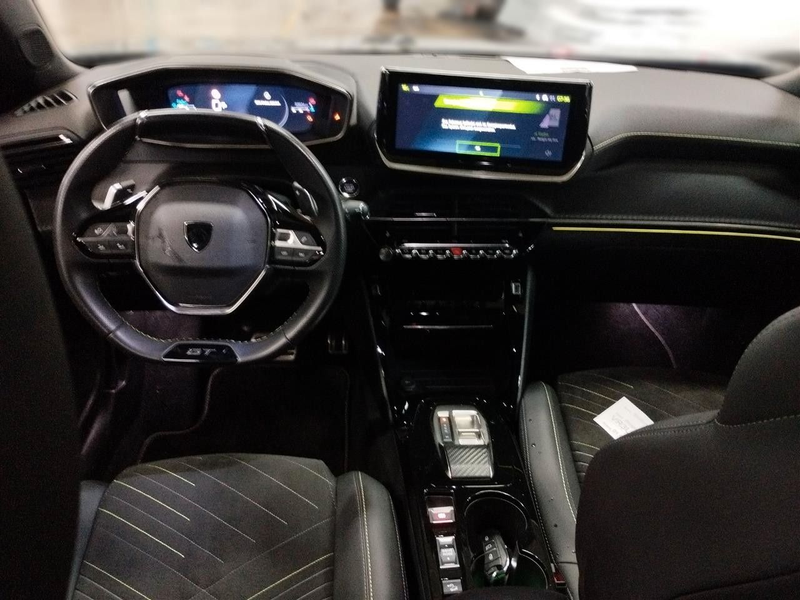 Peugeot 2008 GT PureTech 130PS AT8 *ALCANTARA*PANO-DACH* — photo 10