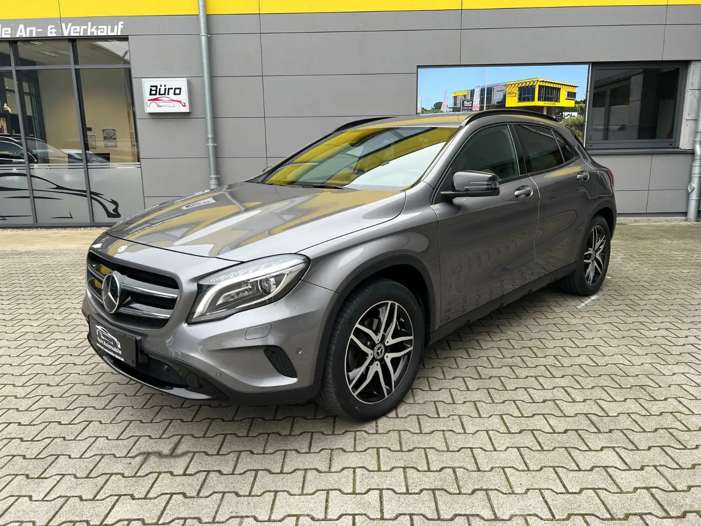 Mercedes-Benz GLA 200 CDI /HARMAN KARDON/8xBEREIFT/MEMORY Grau - 2
