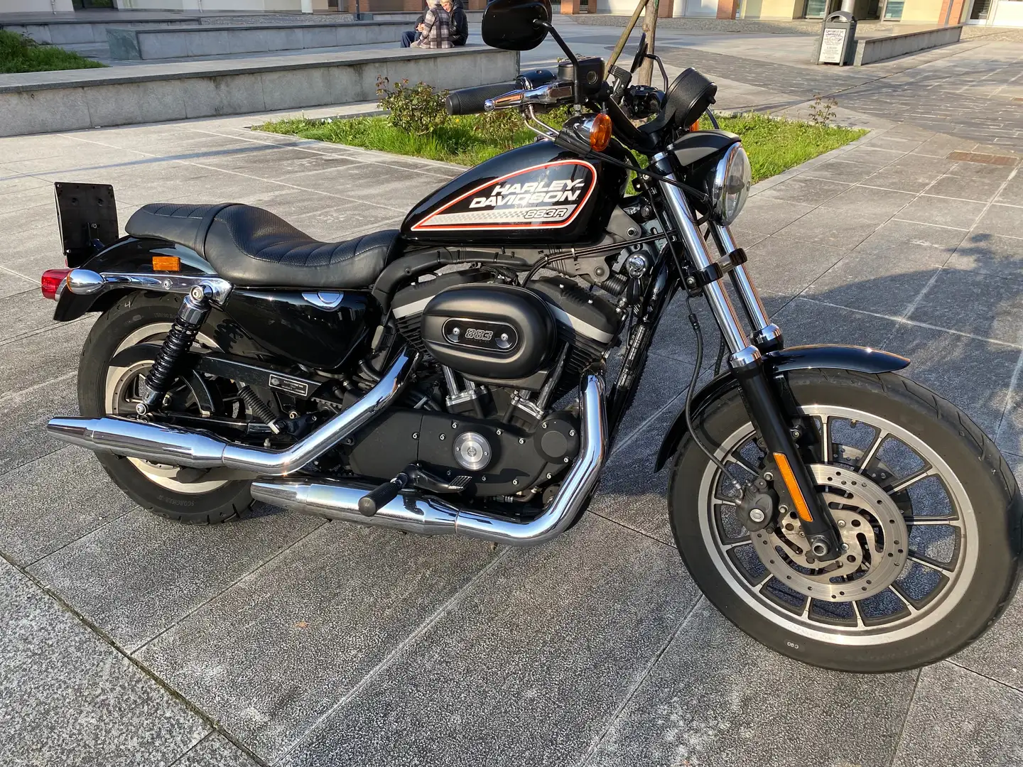Harley-Davidson Sportster 883 Schwarz - 1