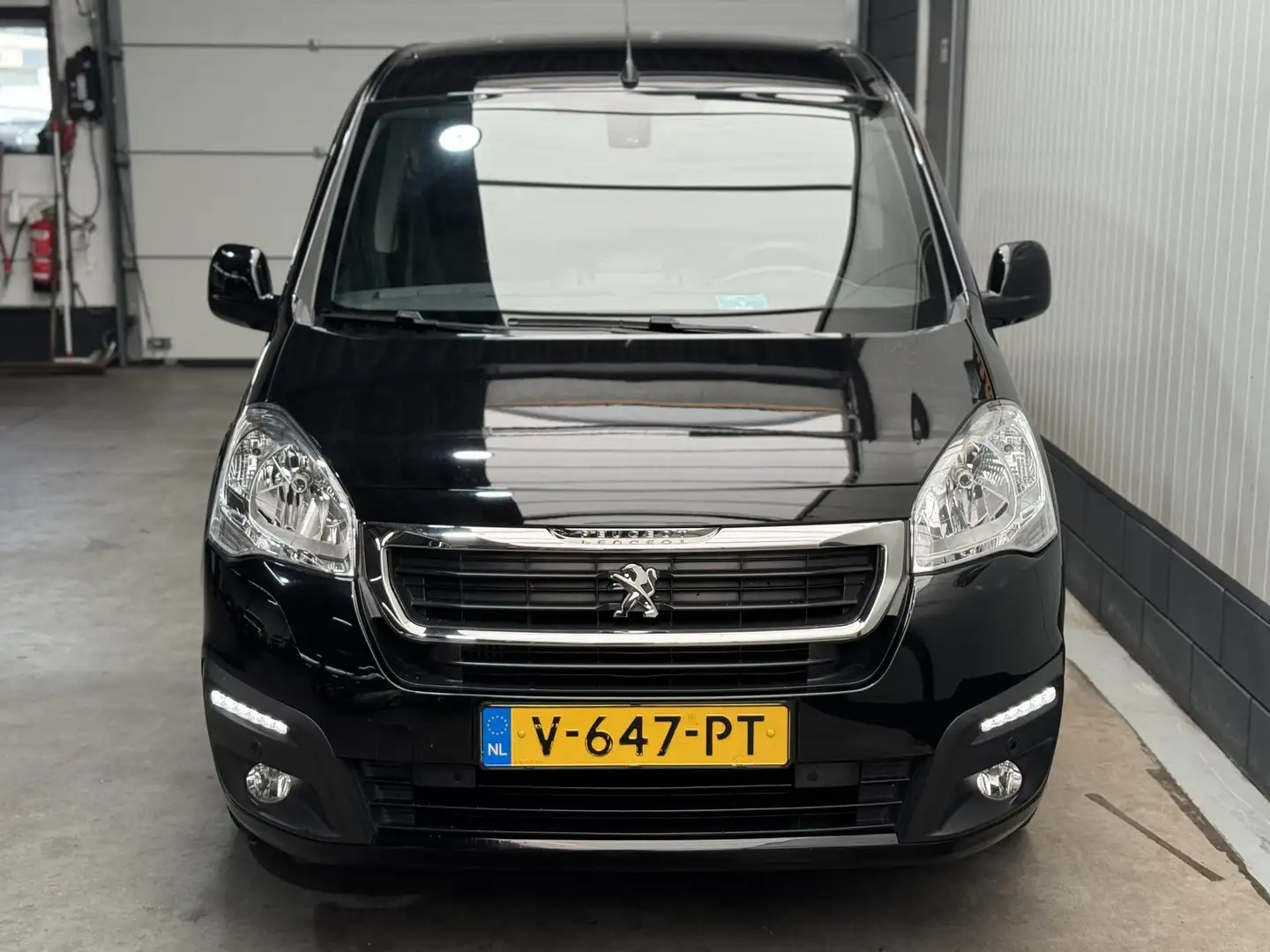 Peugeot Partner 120 1.6 BlueHDi 100 L1 Premium Pack S&S Eerste eig Zwart - 2