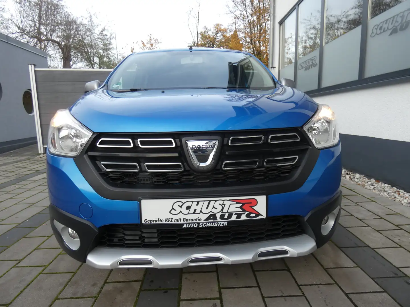 Dacia Lodgy Stepway Celebration Blau - 1