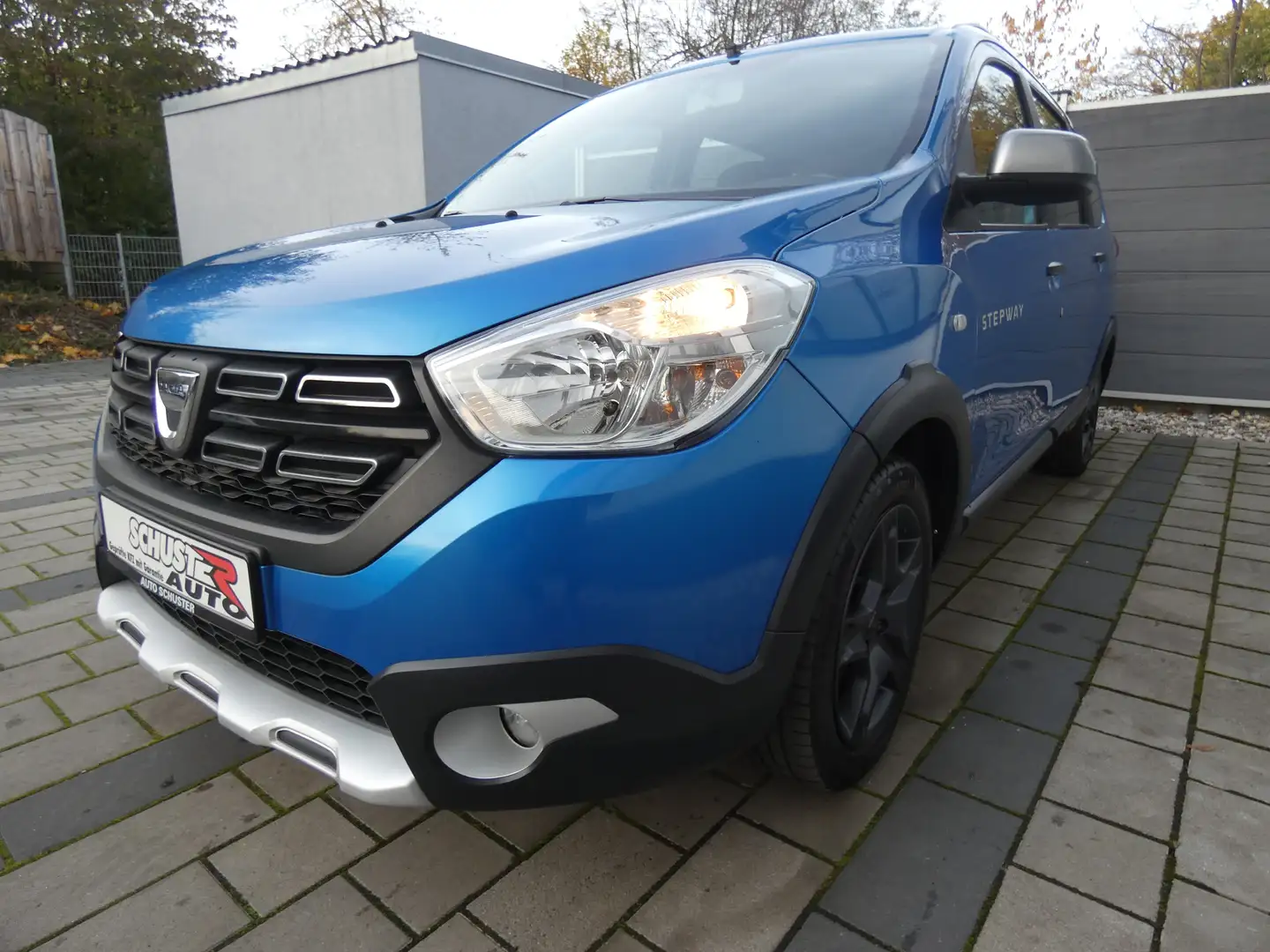 Dacia Lodgy Stepway Celebration Blau - 2