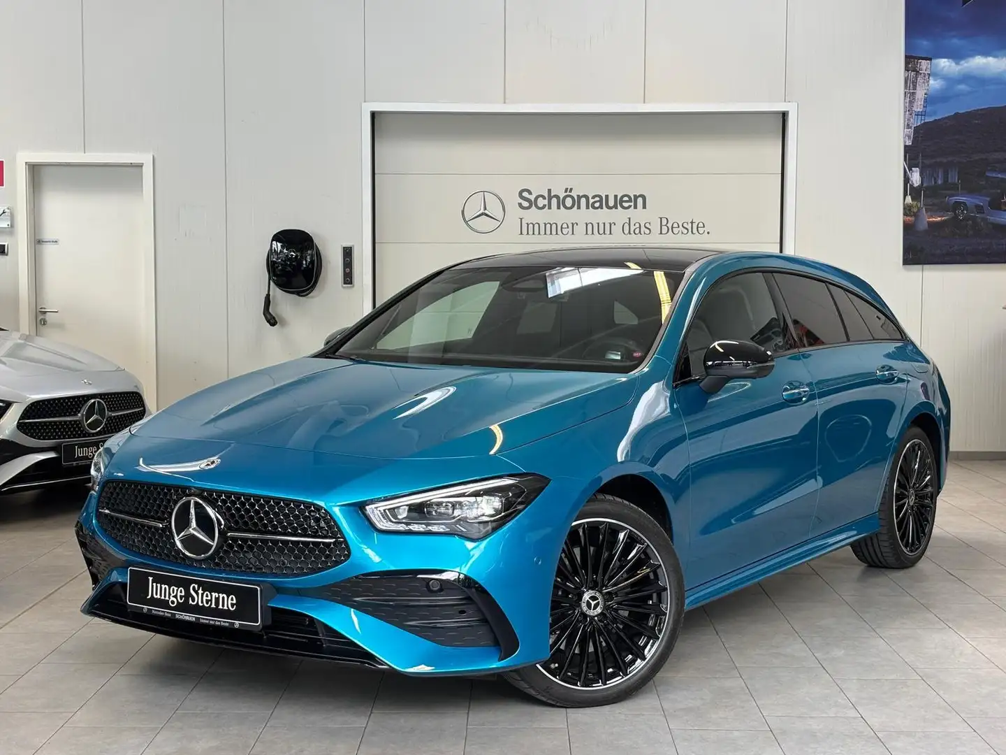 Mercedes-Benz CLA 250 e SB AMG PANO+DISTR+AHK+360+19"+BEAM Albastru - 1