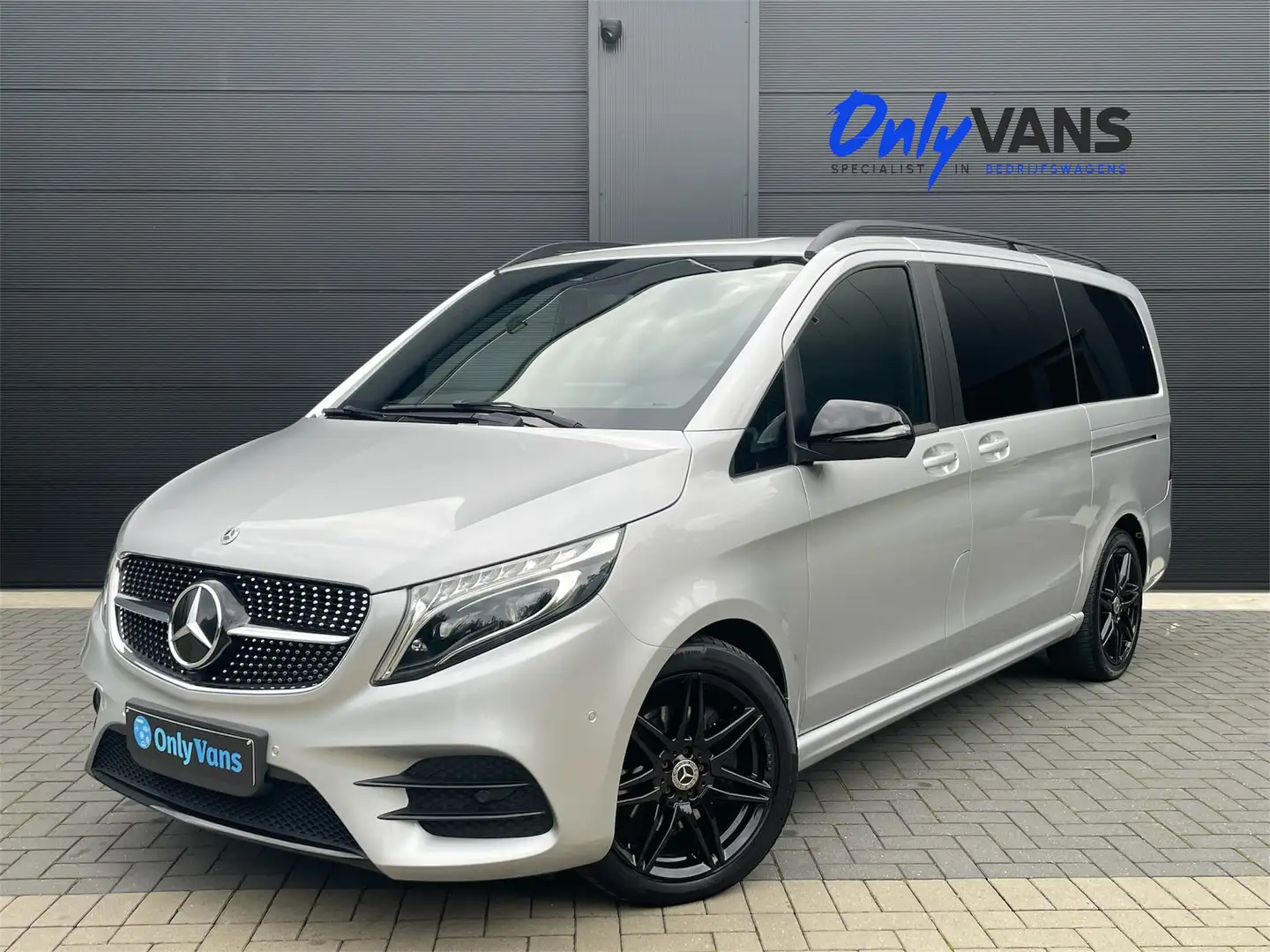 Mercedes-Benz V 300 D / AMG Pack / Dub Cab / Aut. Argent - 1