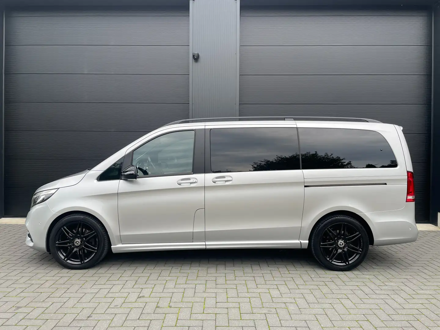 Mercedes-Benz V 300 D / AMG Pack / Dub Cab / Aut. Argent - 2