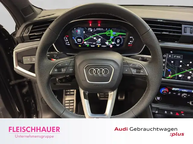 Audi Q3 view 10