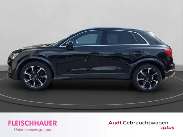 Audi Q3 view 3