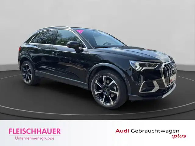Audi Q3 view 8