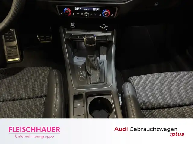 Audi Q3 view 15