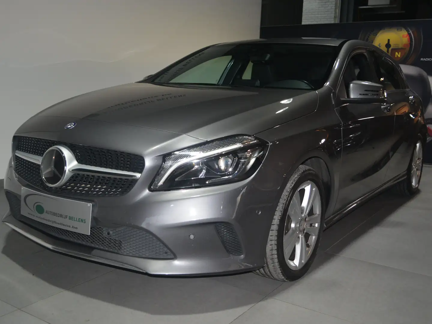 Mercedes-Benz A 180 A 180 d 7G-DCT AMG Line / LEDER / NAVI / DISTRONIC Grigio - 2