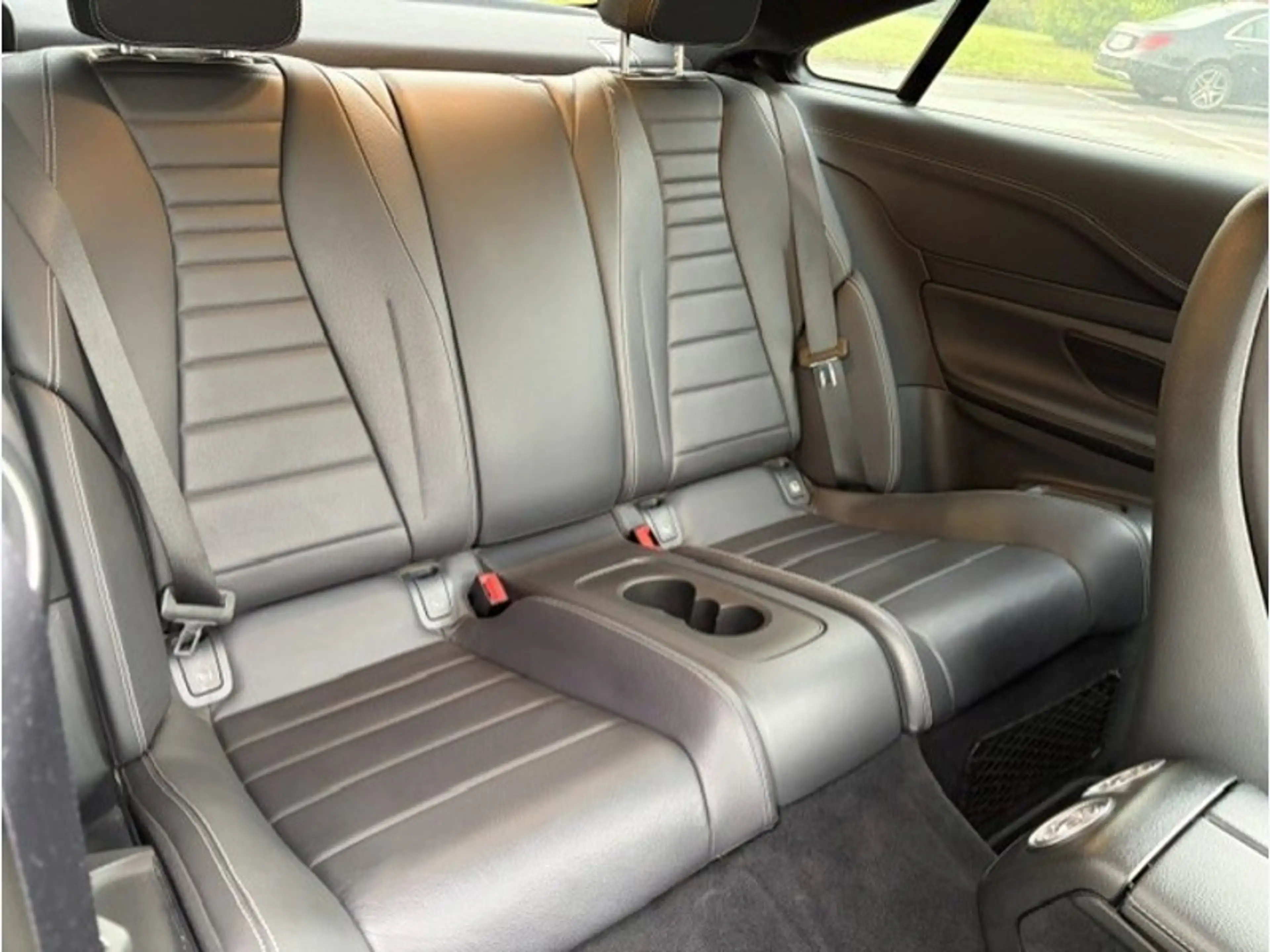 Mercedes-Benz E 220 d Coupé AMG Line — photo 10