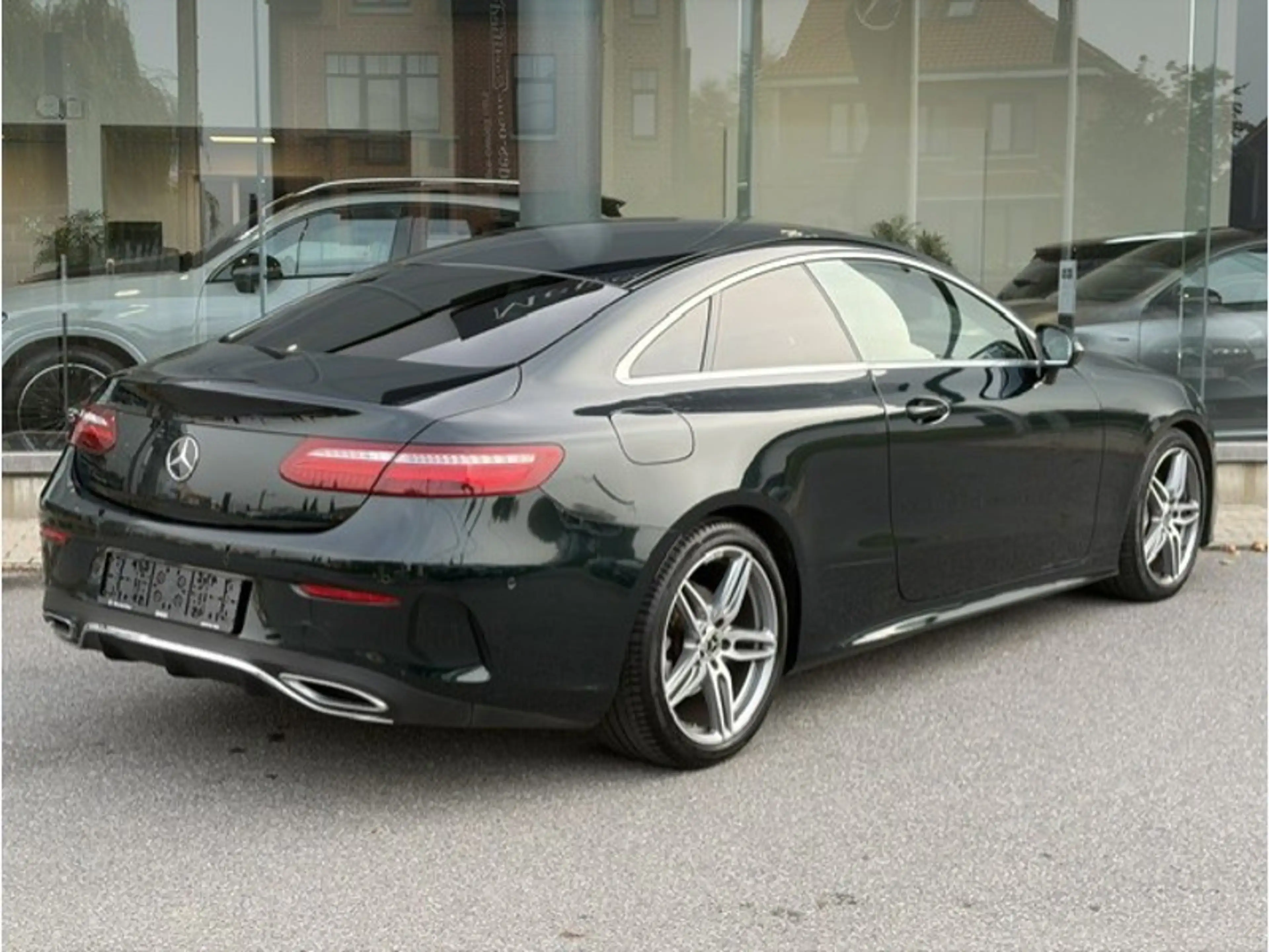 Mercedes-Benz E 220 d Coupé AMG Line — photo 5