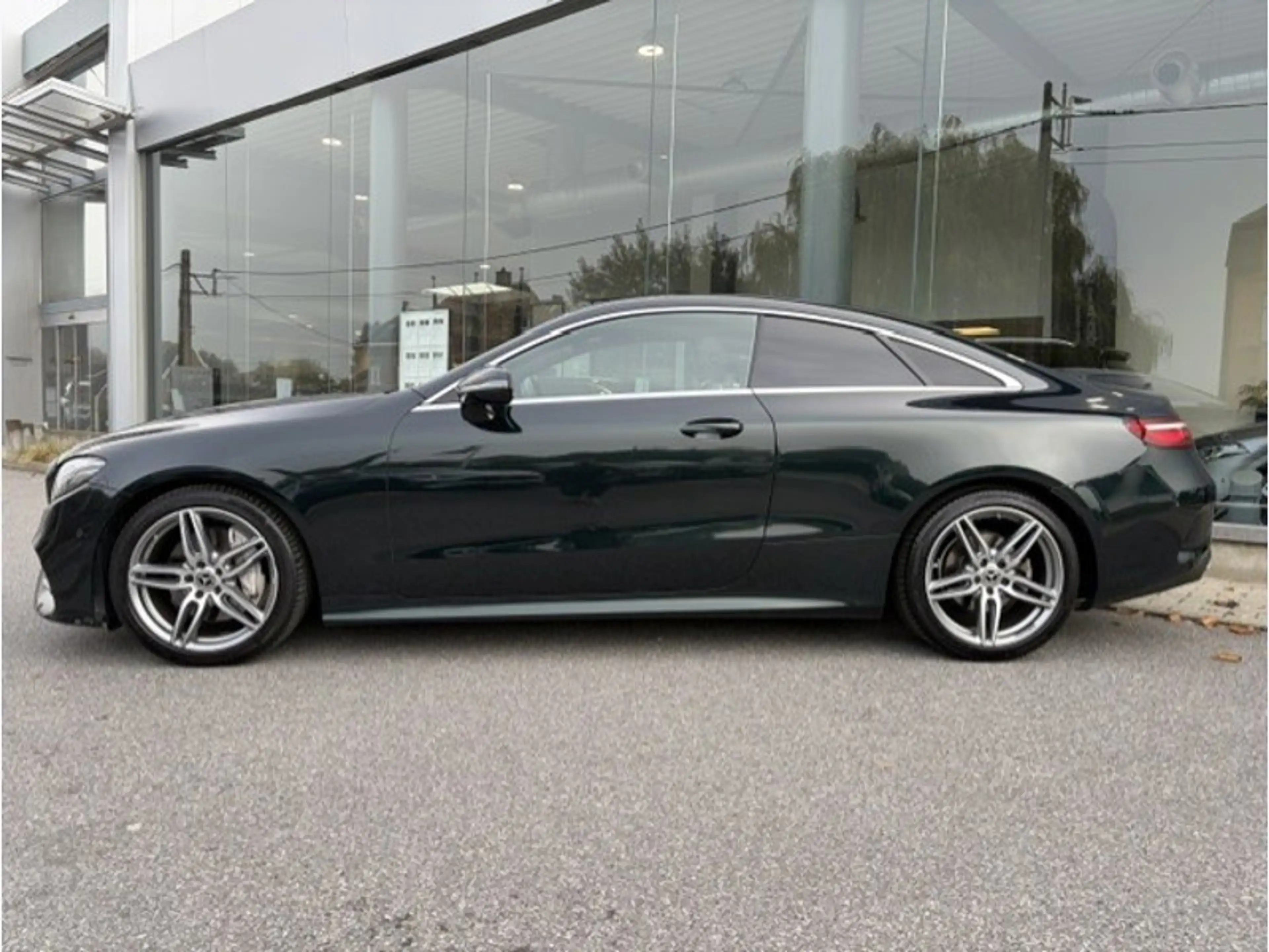 Mercedes-Benz E 220 d Coupé AMG Line — photo 7