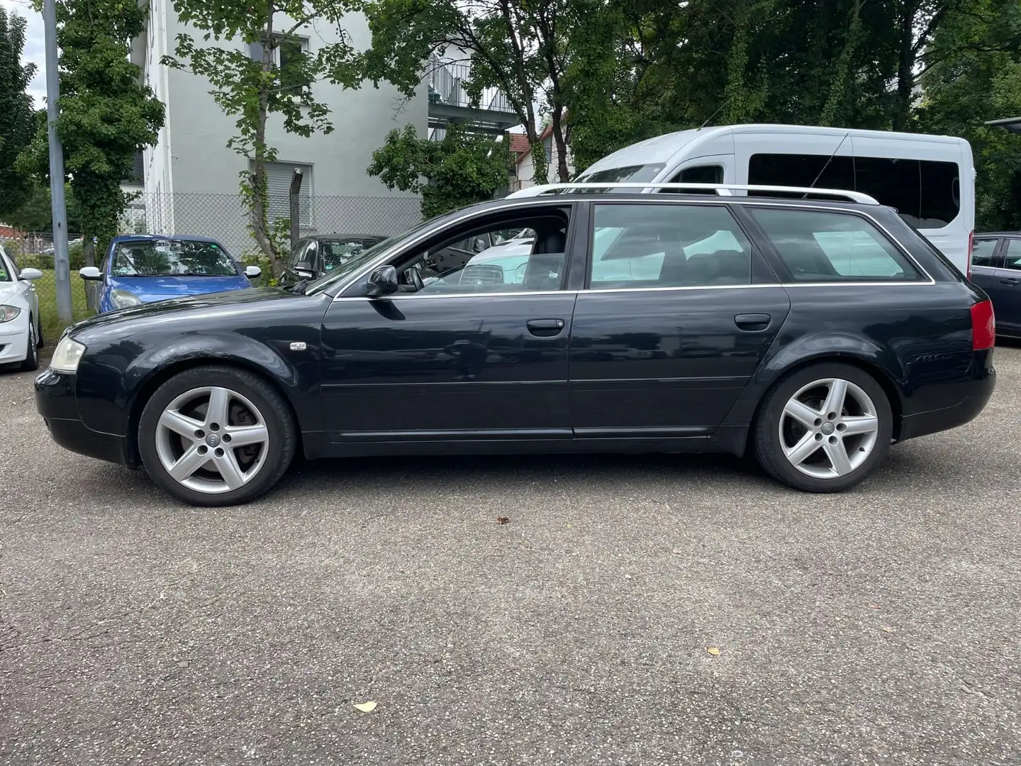 Audi A6 Avant 3.0 Automatik Leder Navi Schwarz - 2