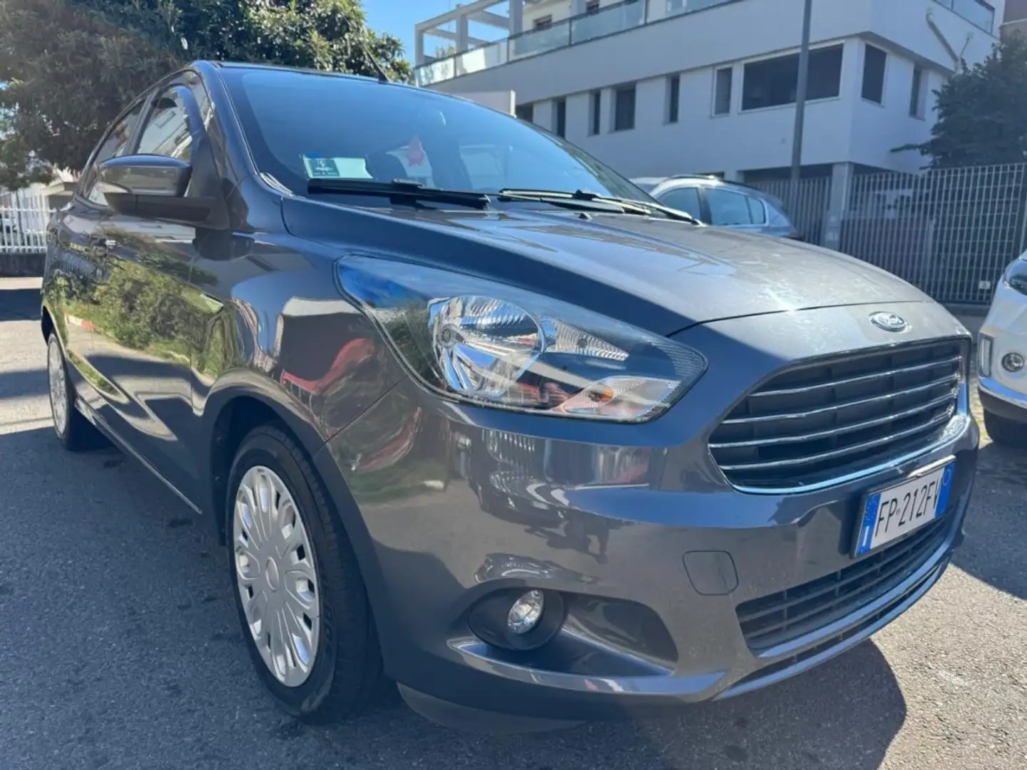 Ford Ka/Ka+ 1.2 Ti-VCT Style Grau - 2