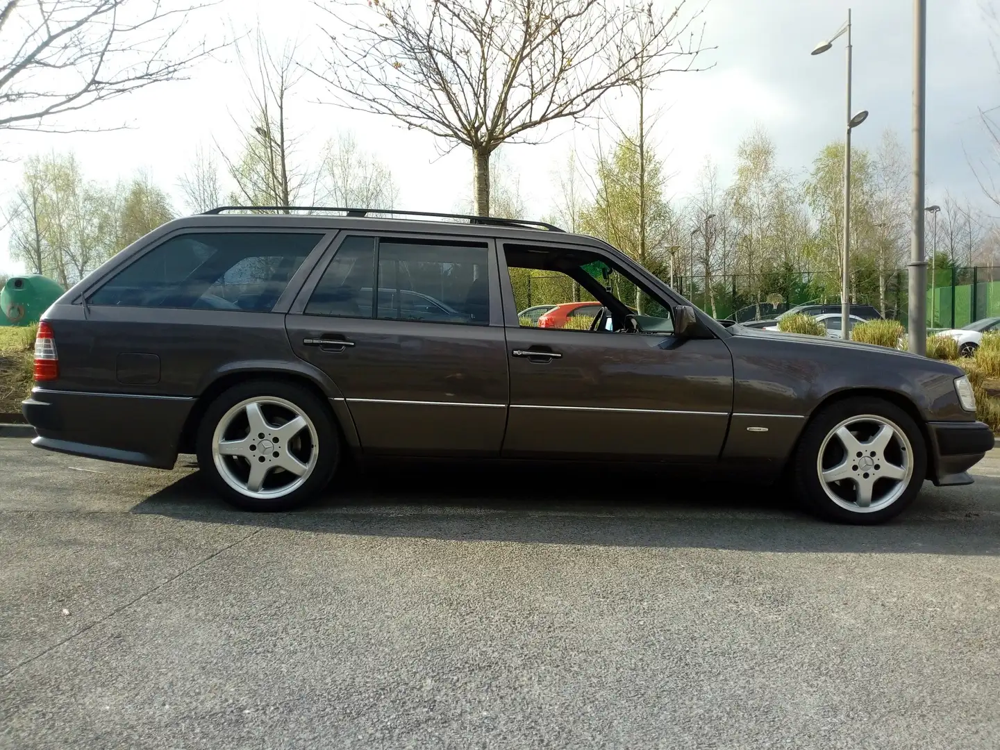 Mercedes-Benz 300 300TE-24 Brown - 1