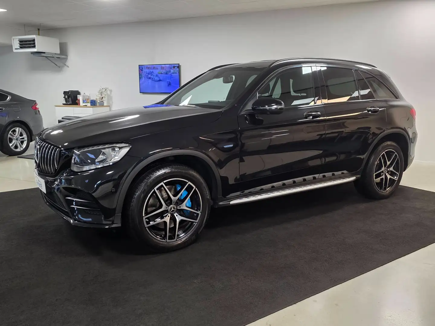 Mercedes-Benz GLC 350 E 4Matic 7G-TRONIC AMG Line Zwart - 2