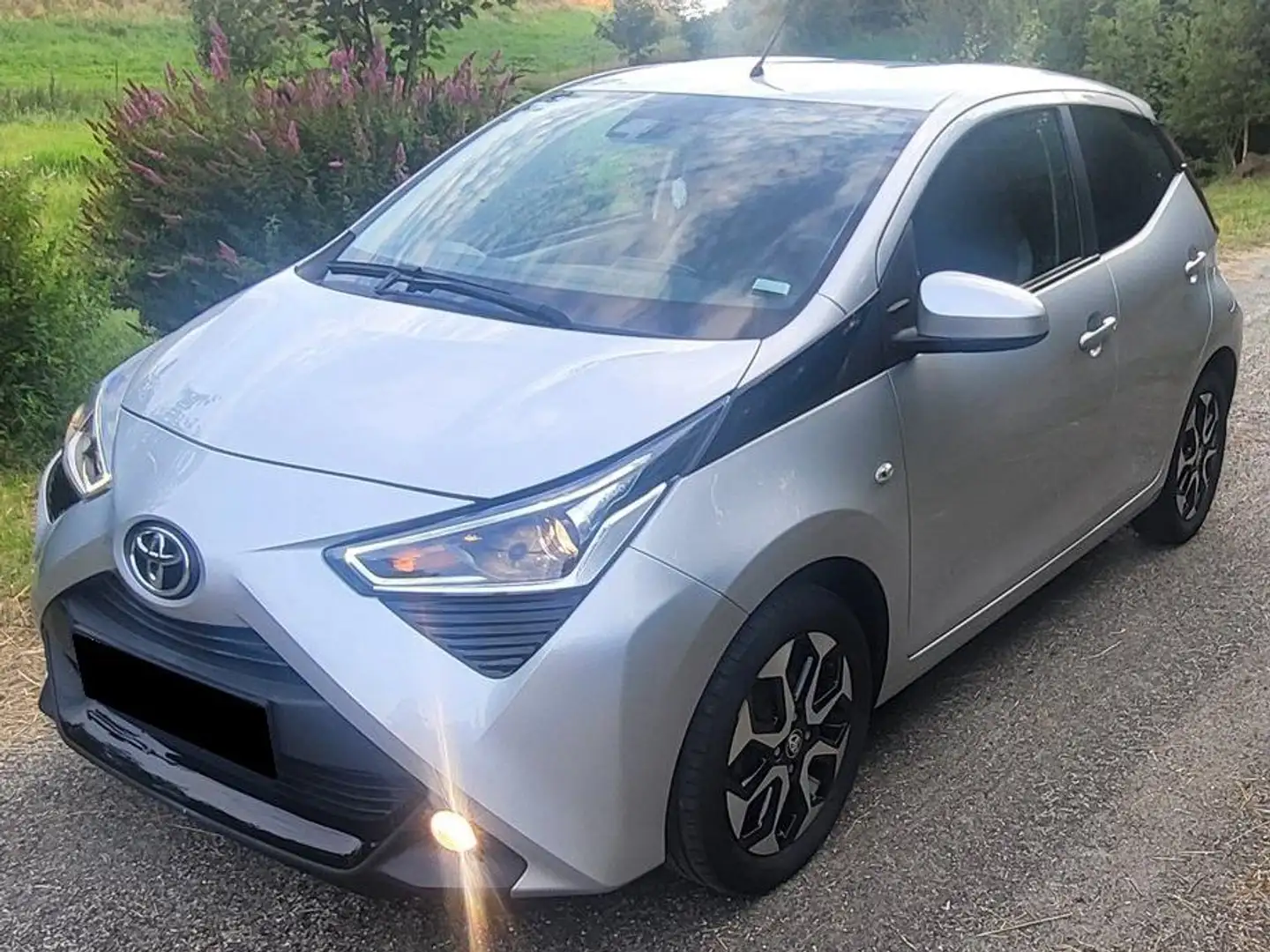 Toyota Aygo Aygo x-play Silber - 1