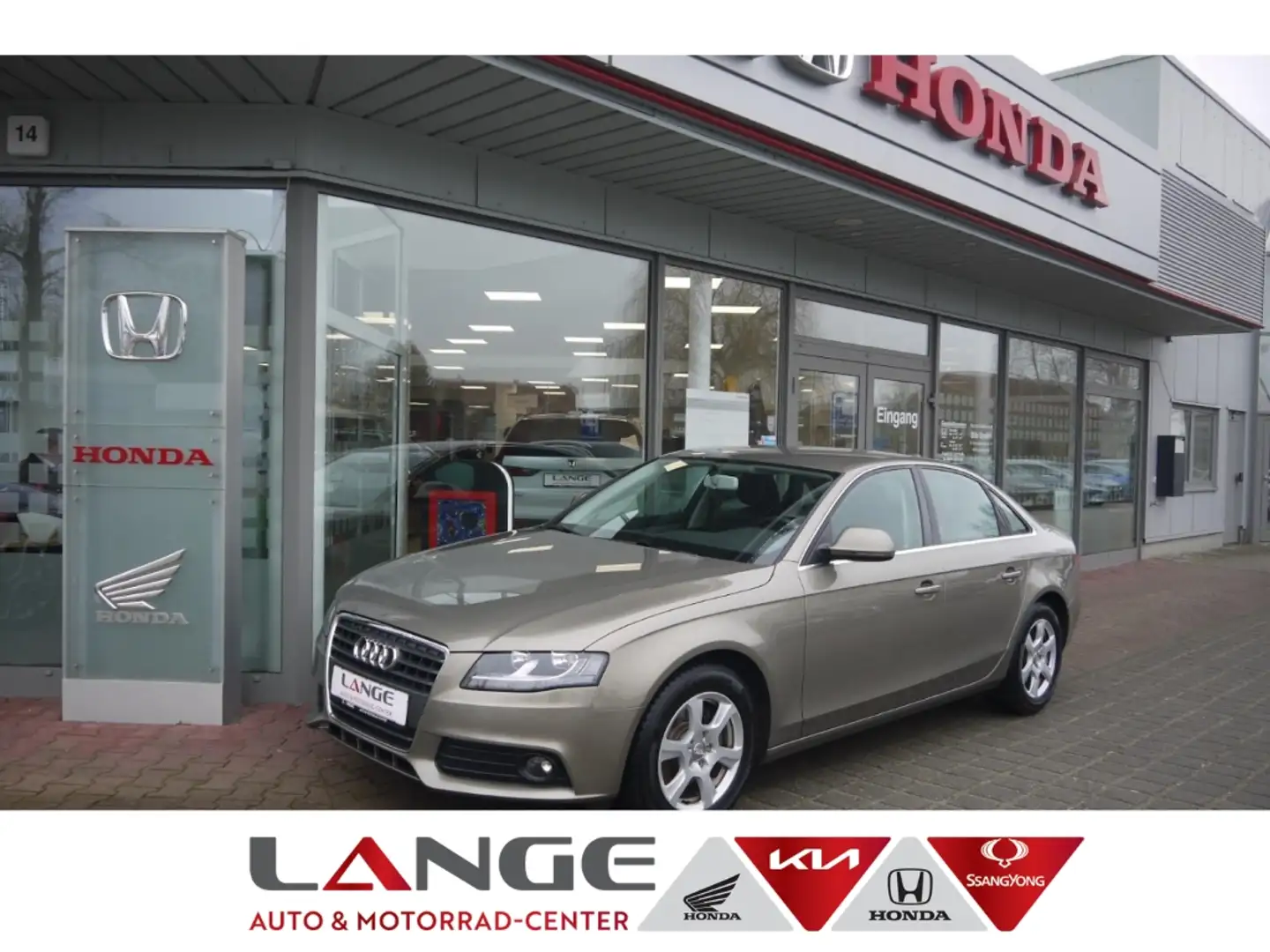 Audi A4 TFSI 1.8 Attraction sehr wenig Kilometer El. Heckk Beige - 1