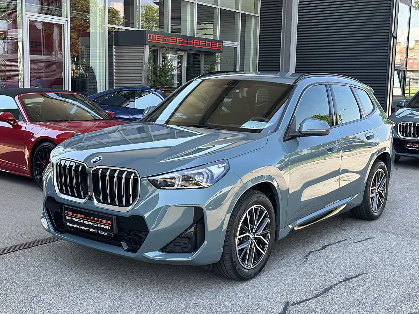 BMW X1 sDrive18i M-Paket Aut. / AHK / Head Up / Drivin... Grün - 1