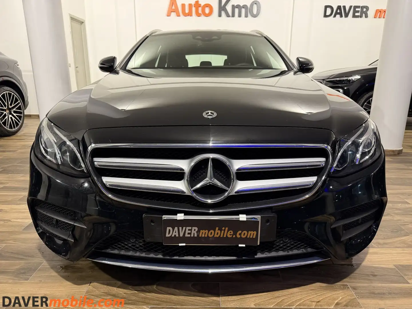 Mercedes-Benz E 220 E 220 d S.W. 4Matic Auto Premium Nero - 2