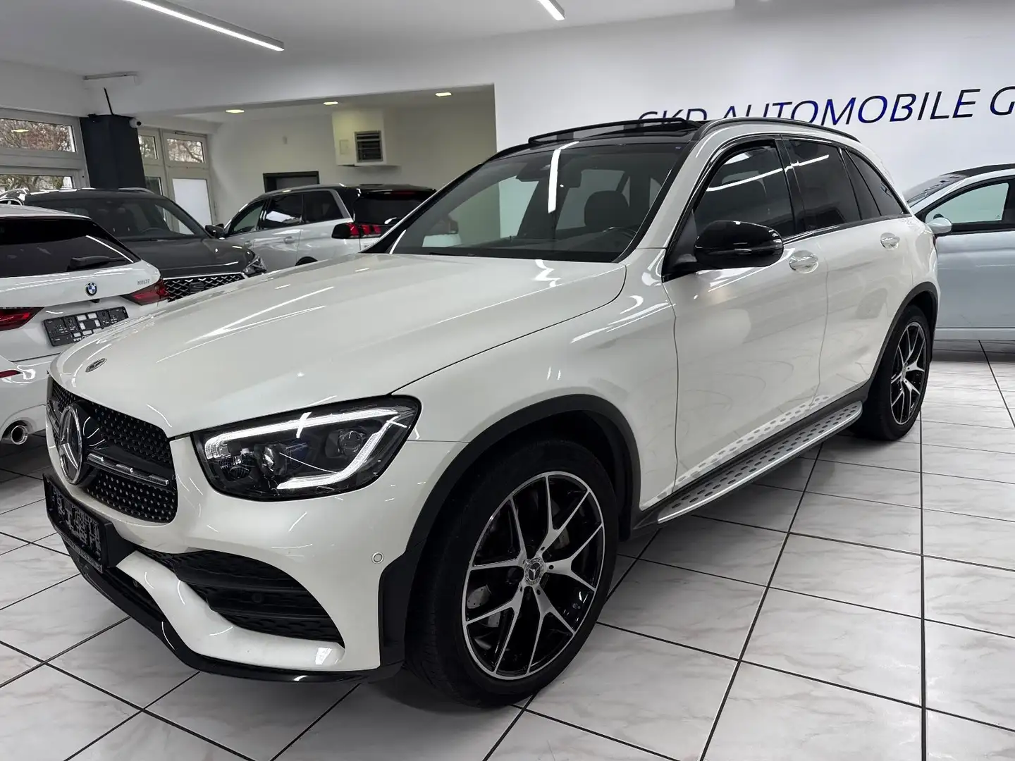 Mercedes-Benz GLC 200 4MATIC*AMG Line*Pano*Burmester*Night* Weiß - 1