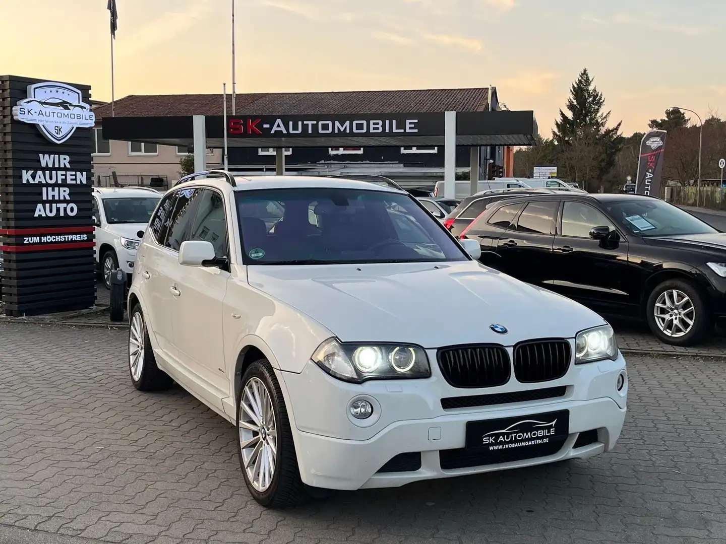 BMW X3 3.0sd M-Paket- XENON-NAVI-ALPINWEIß-LEDER-SZG White - 1