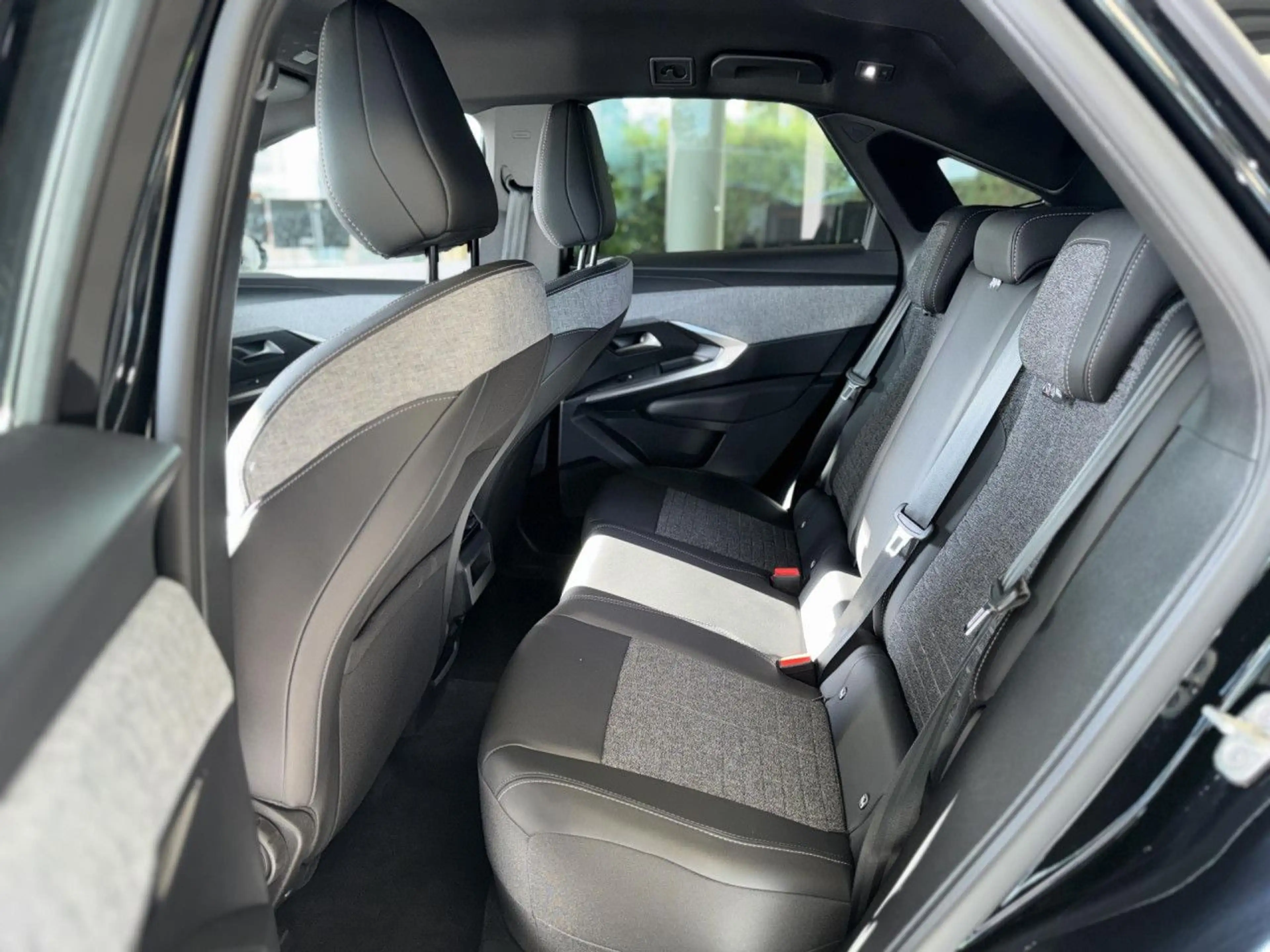 Peugeot 3008 Hybrid 145 Allure e-DSC6, Kamera, Sitzheizung — photo 18