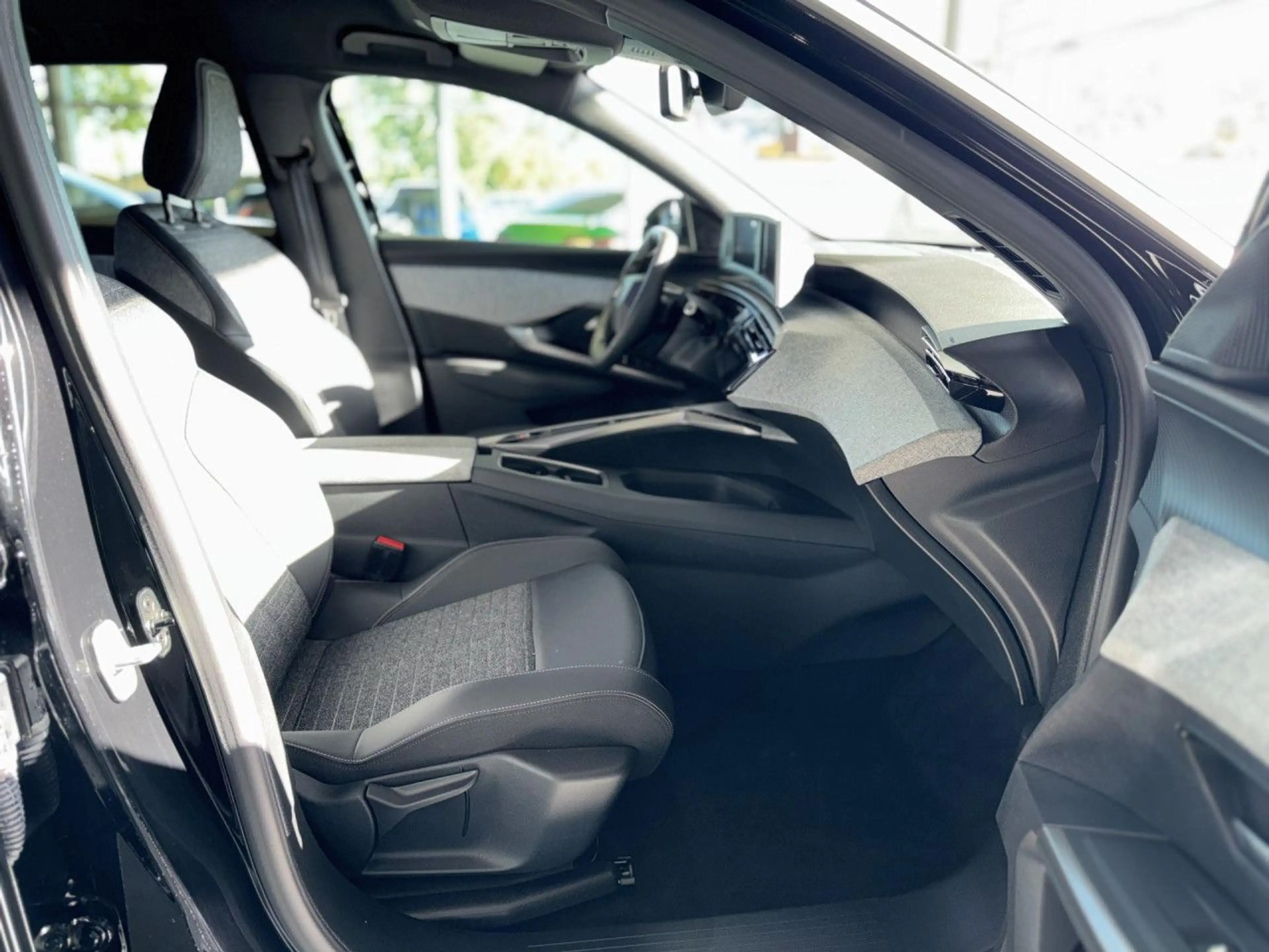 Peugeot 3008 Hybrid 145 Allure e-DSC6, Kamera, Sitzheizung — photo 16