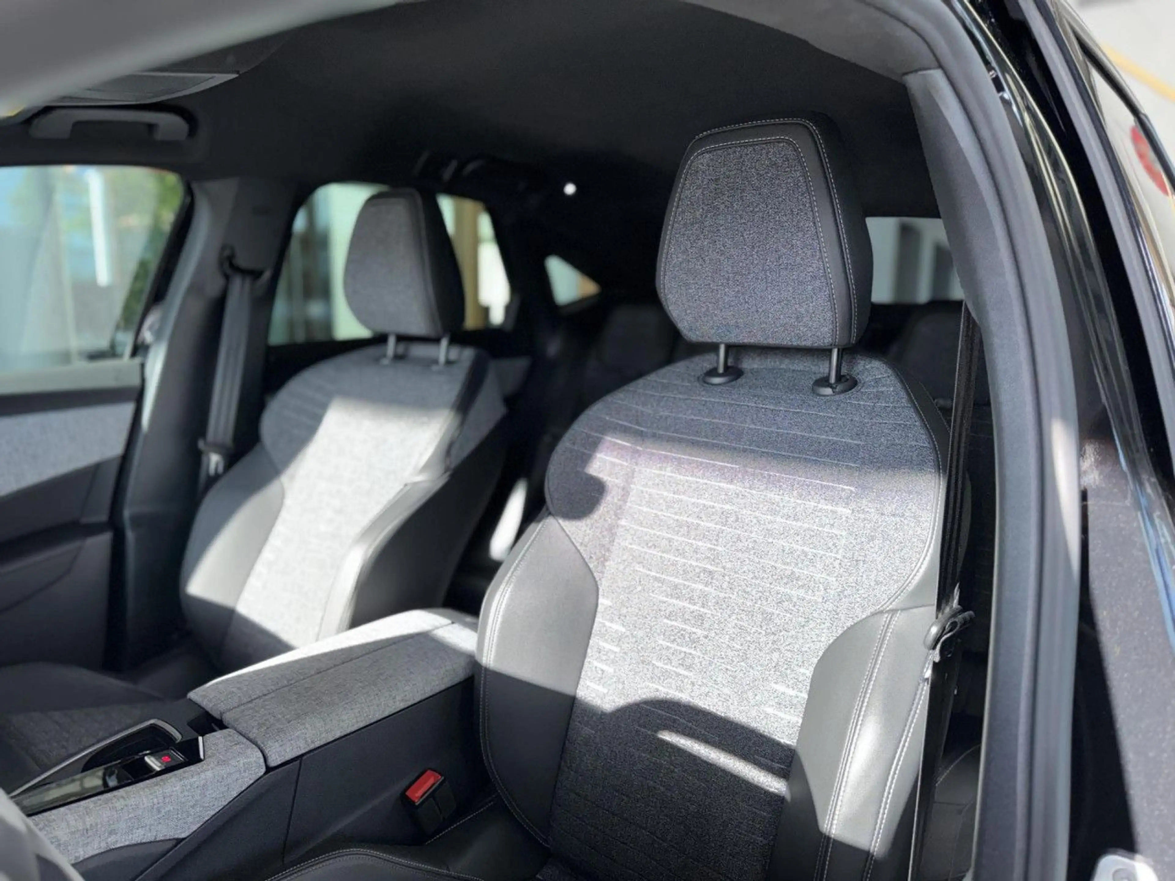 Peugeot 3008 Hybrid 145 Allure e-DSC6, Kamera, Sitzheizung — photo 17