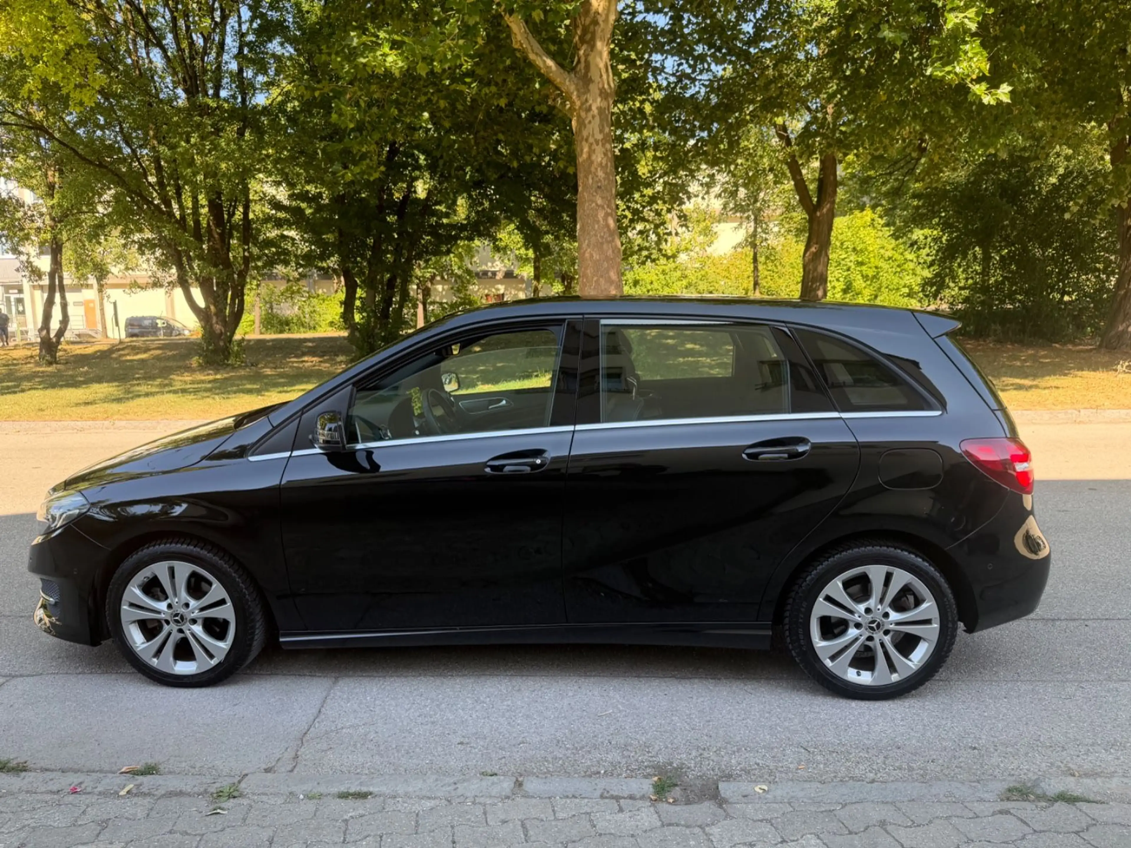 Mercedes-Benz B 200 G-tronic Urban*LED*Navi*Automatik* — photo 5