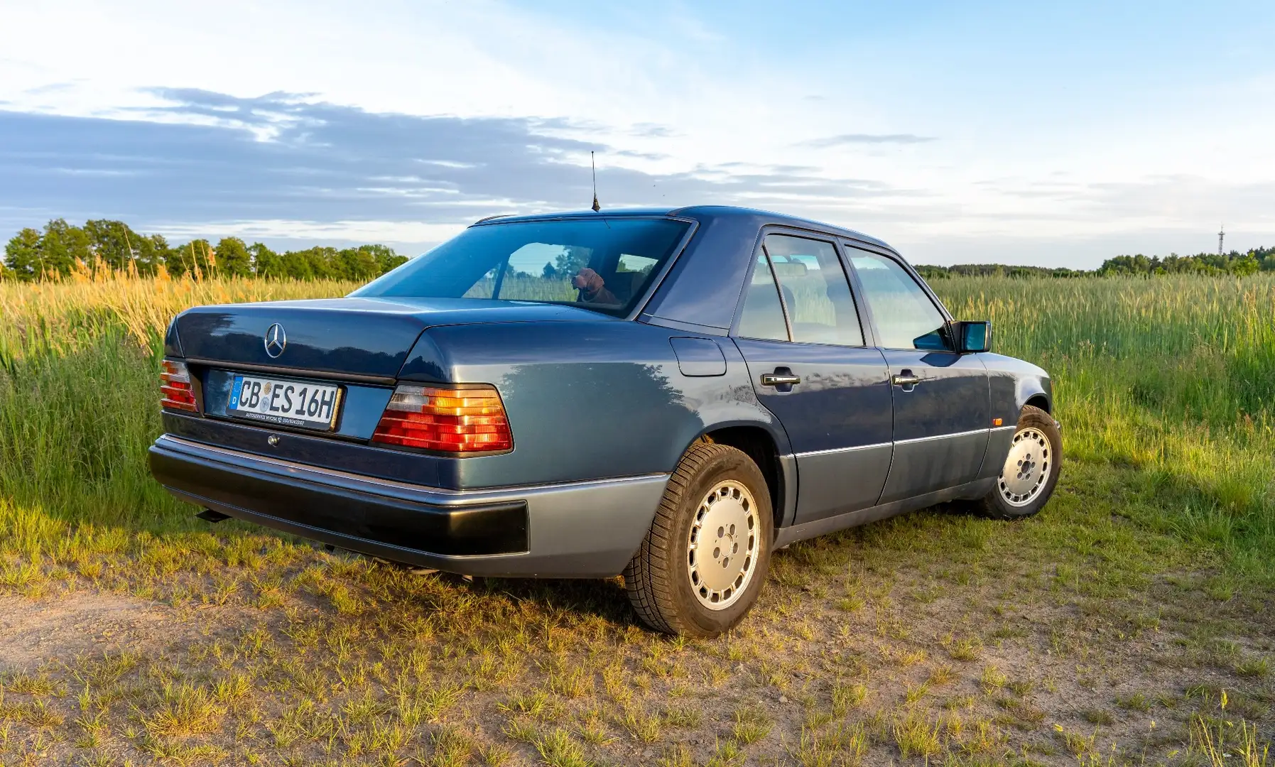 Mercedes-Benz E 200 Mavi - 2