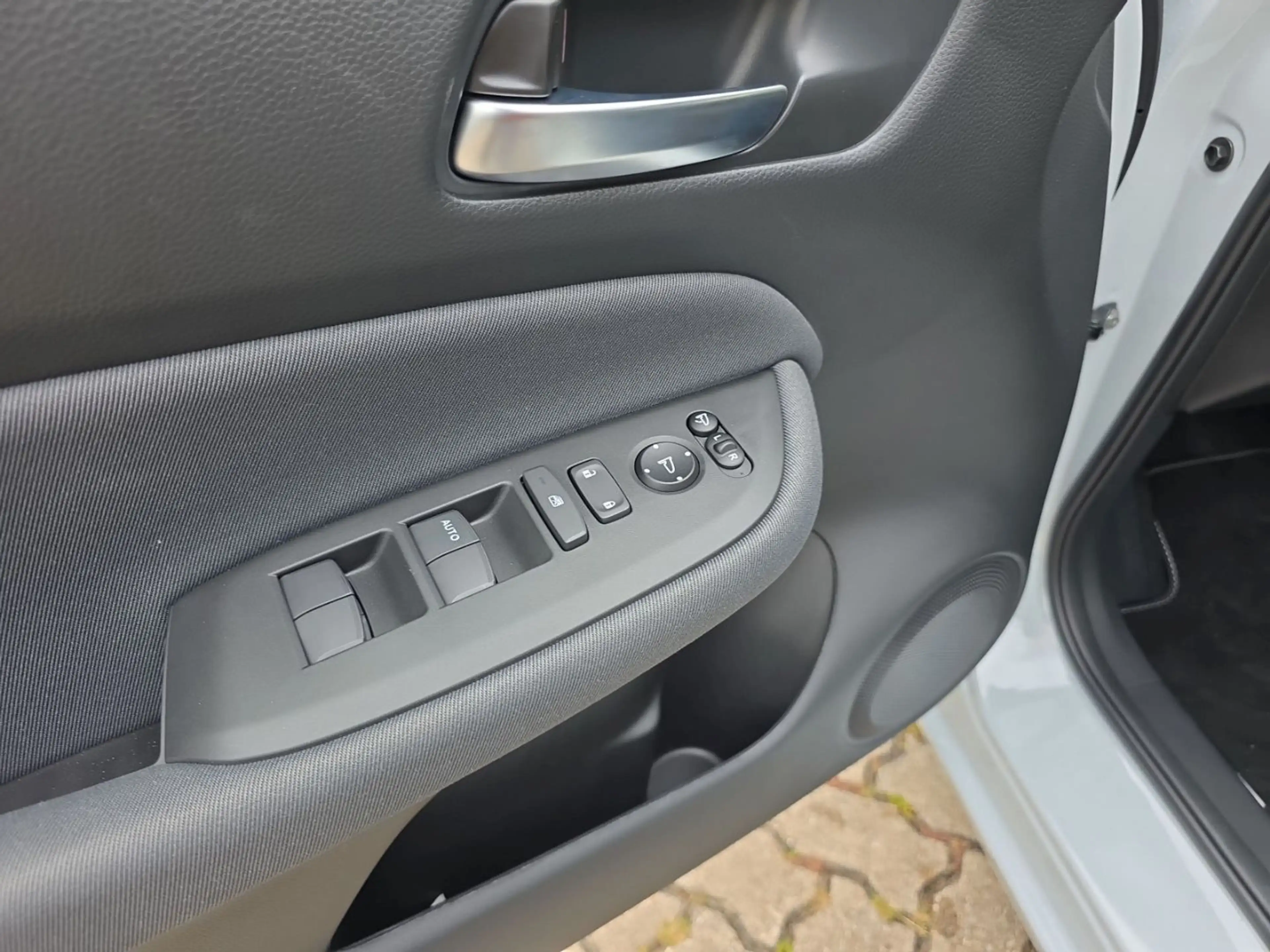 Honda Jazz i-MMD Hybrid Elegance 1.5 NAVI PDC LED SHZ — photo 12