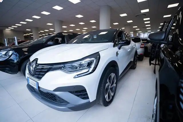 2022 Renault Captur in White for sale
